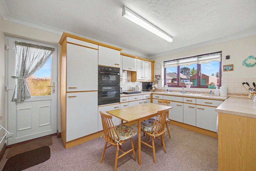 Property photo 3 of 26 Kitchen Diner