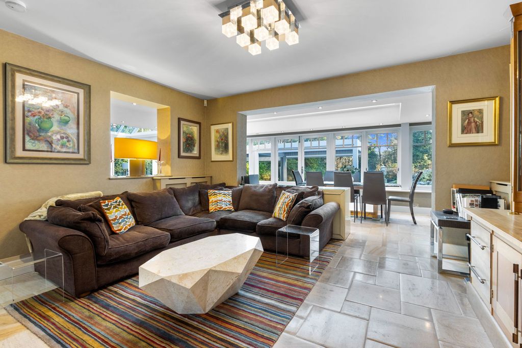 Property photo 1 of 32