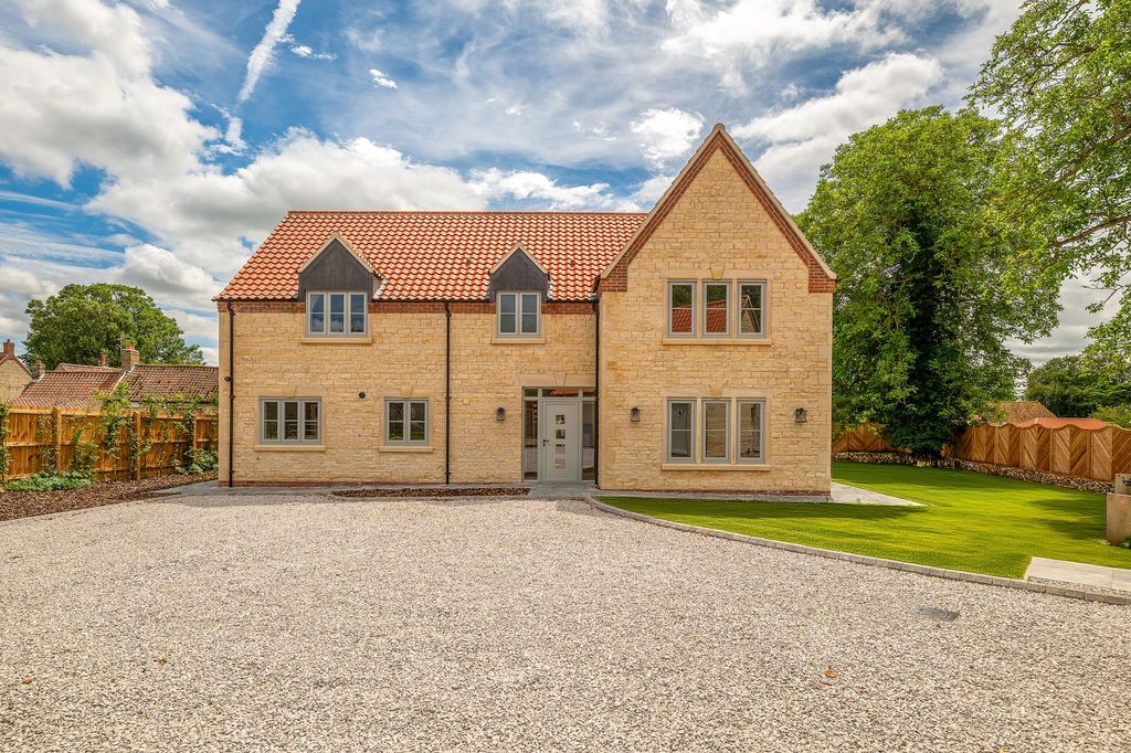Property photo 2 of 50