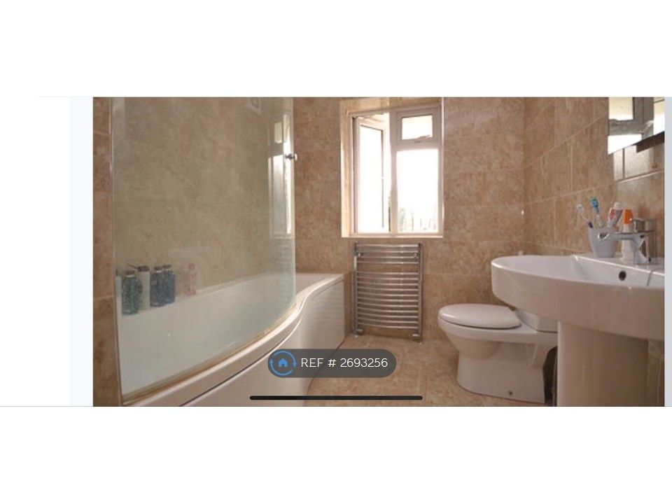 Property photo 2 of 24 Bathroom