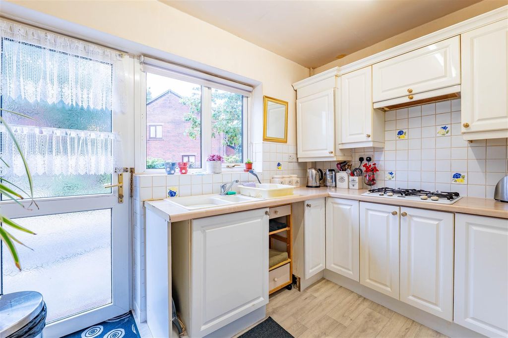 Property photo 3 of 17 Kitchen