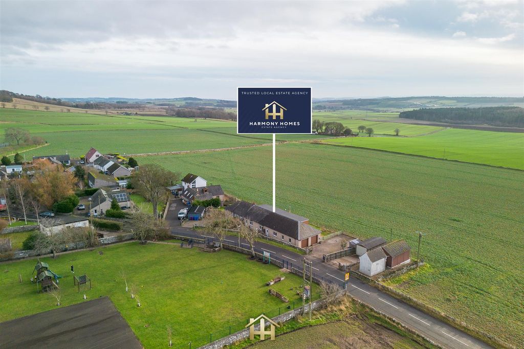 Property photo 2 of 32 West View Kirkton Of Auchterhouse Dd3 0Qs Edit (28