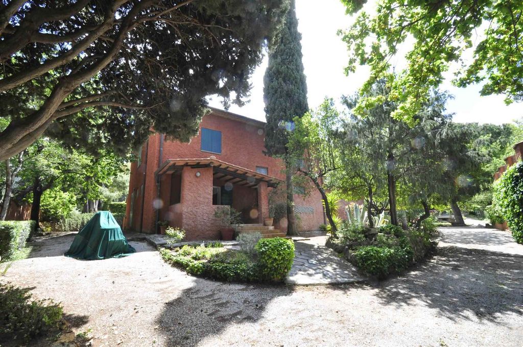 Property photo 2 of 30