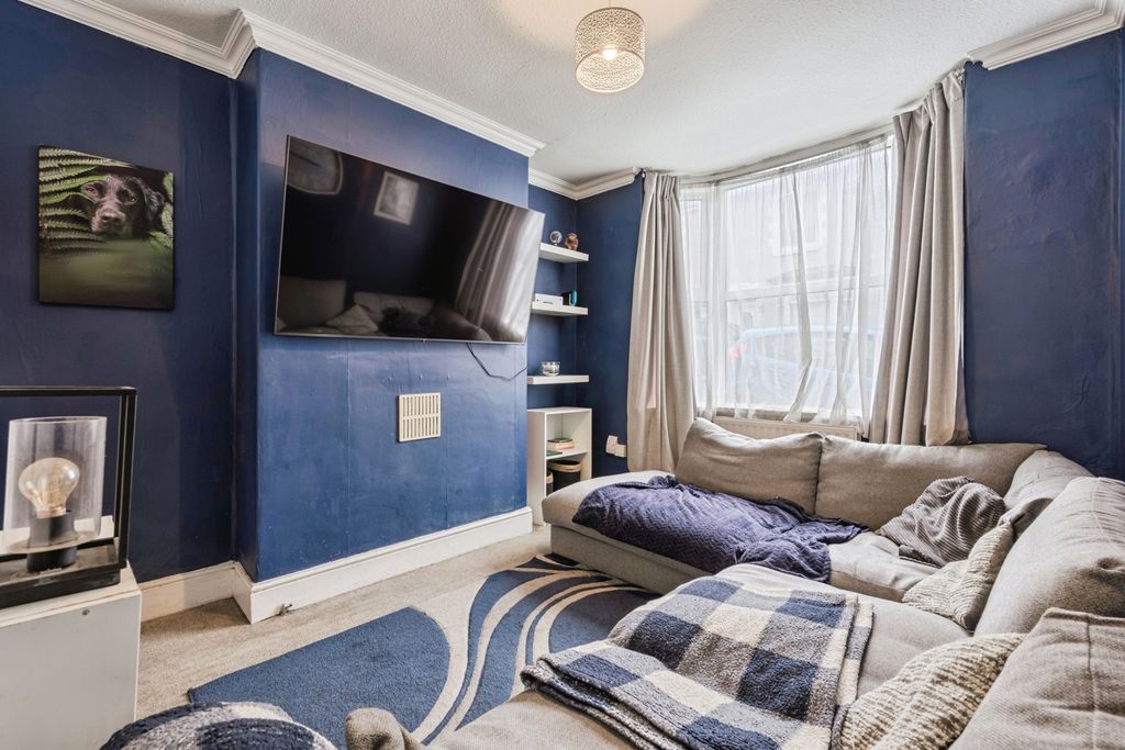 Property photo 2 of 17 Pbox-Img.Jpg