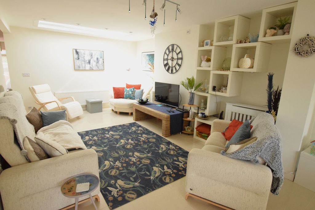 Property photo 3 of 15 Living Room