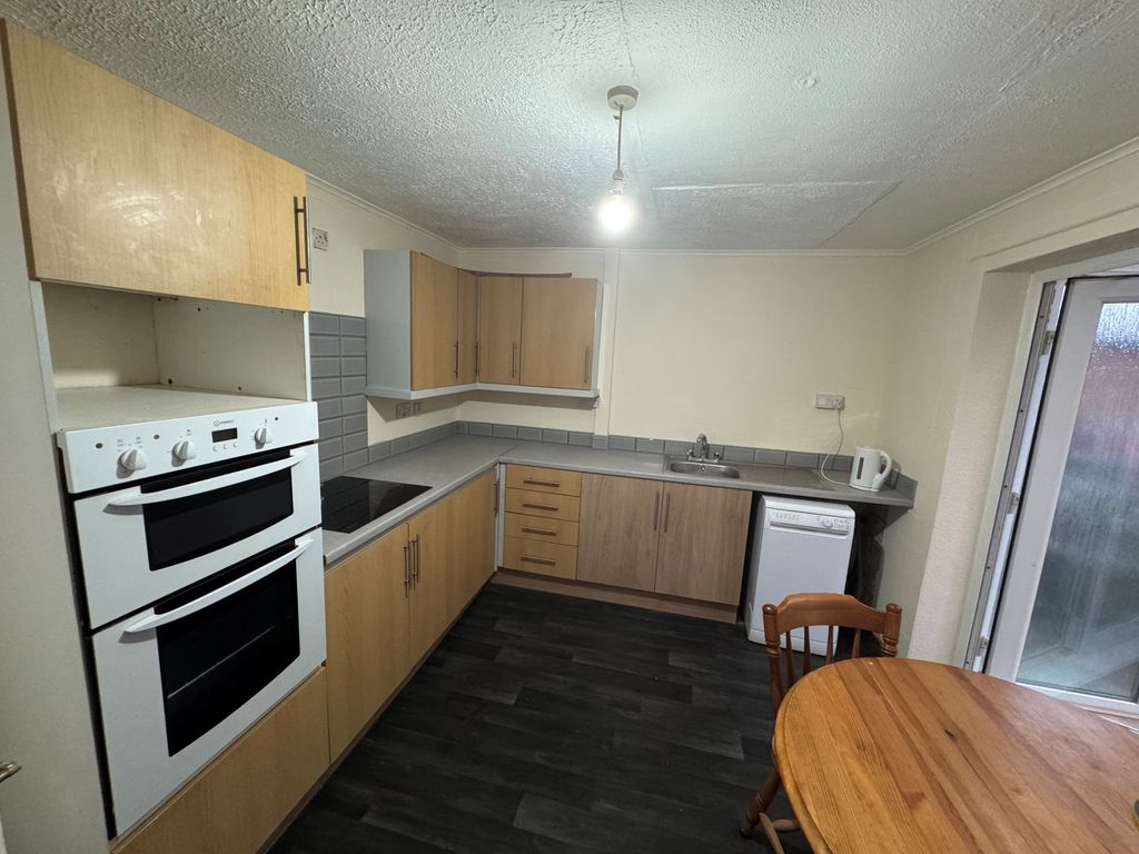 Property photo 3 of 6 Kitchen