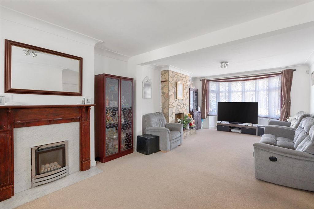 Property photo 3 of 12 Camborne Road