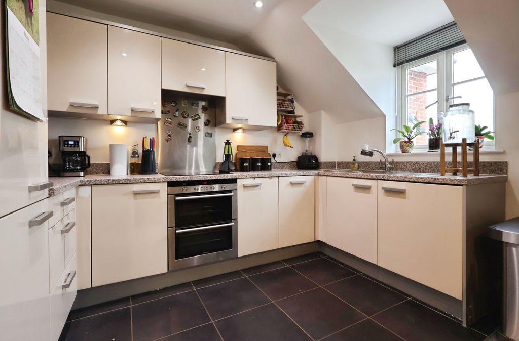 Property photo 2 of 33