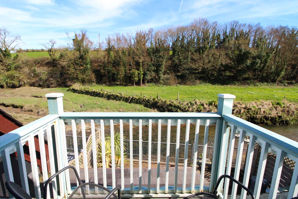 Property photo 2 of 21 Balcony