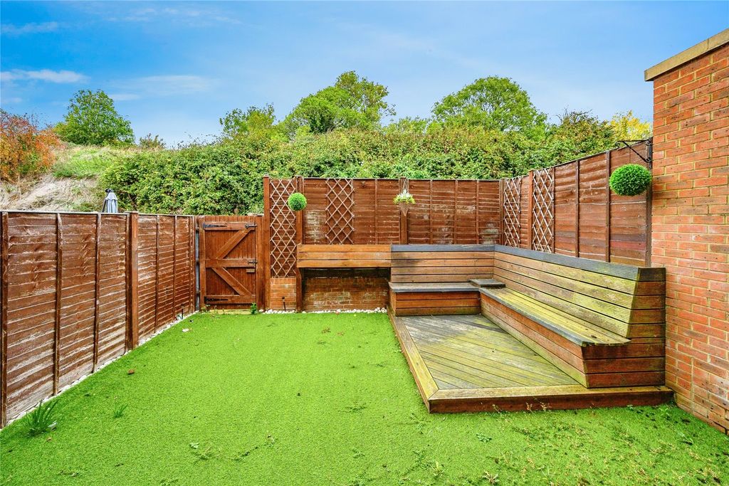 Property photo 2 of 18 Garden