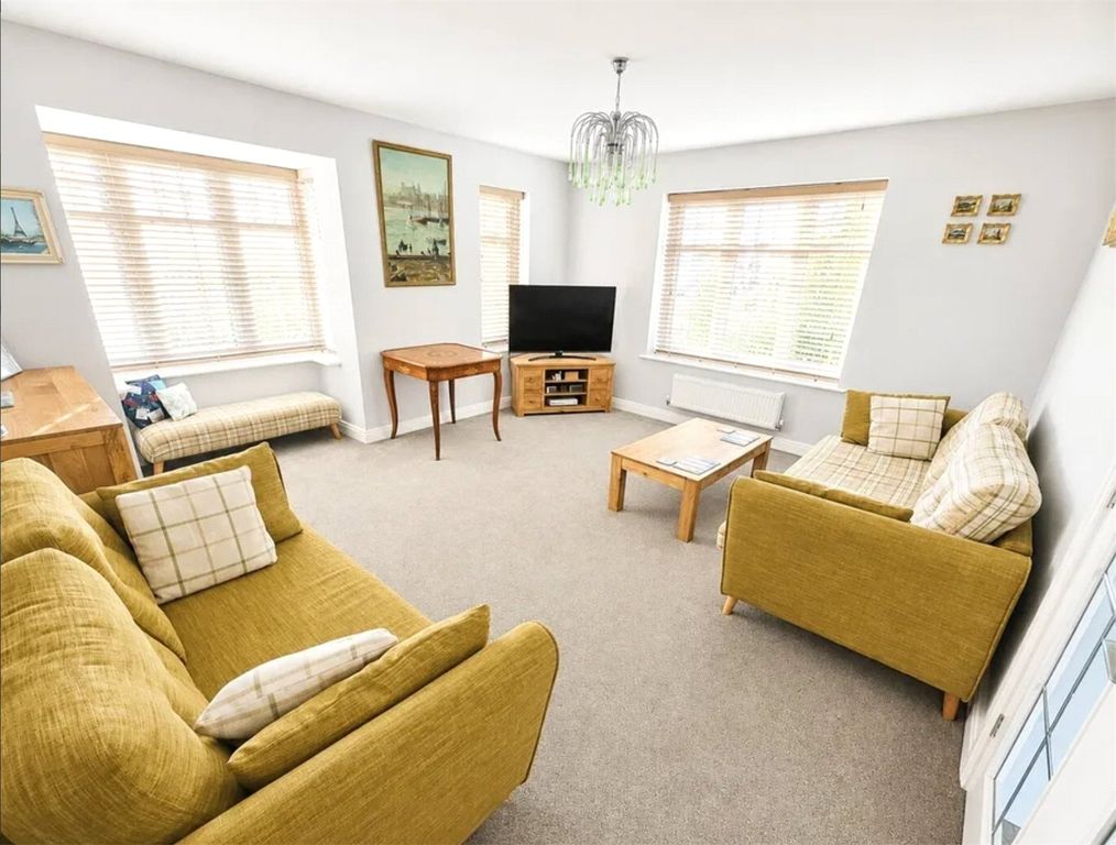 Property photo 3 of 21 Picture No. 01