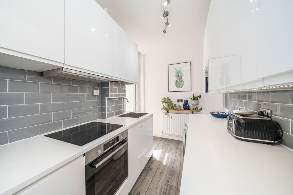 Property photo 3 of 5