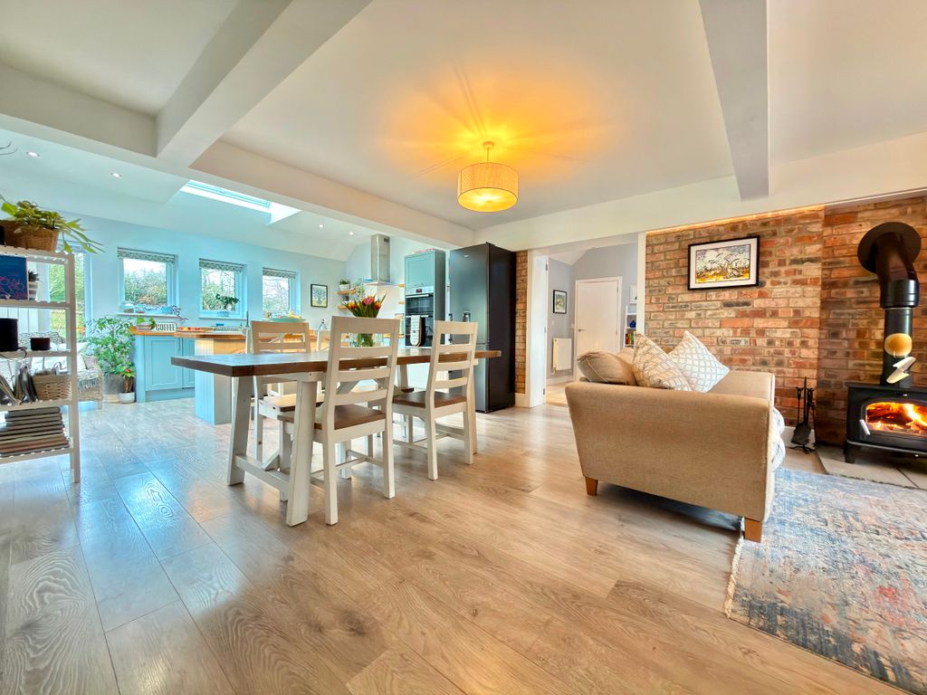 Property photo 3 of 49