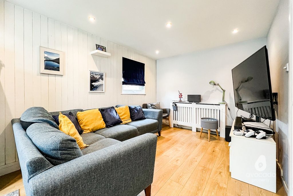 Property photo 3 of 14 4233926