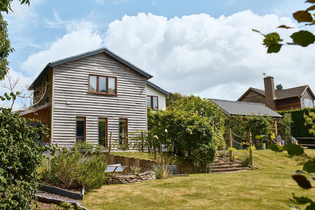 Property photo 2 of 31