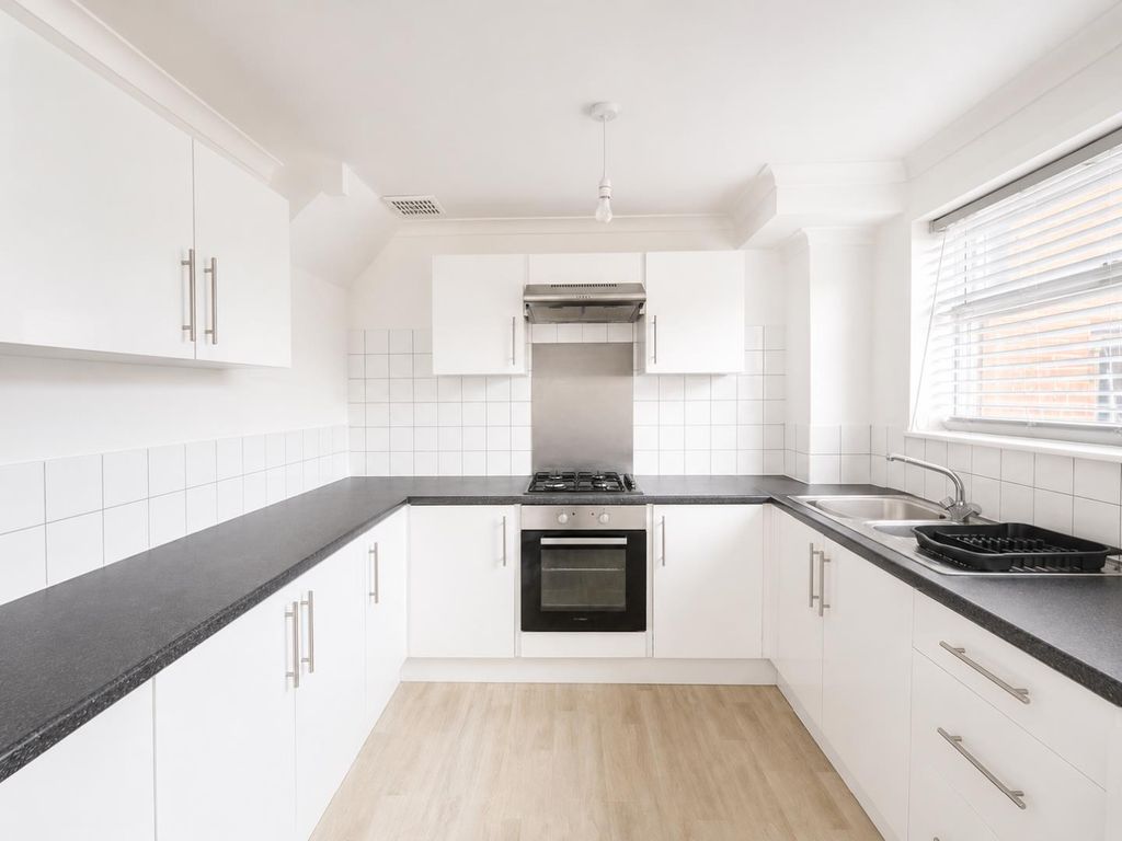 Property photo 3 of 8 Kitchen