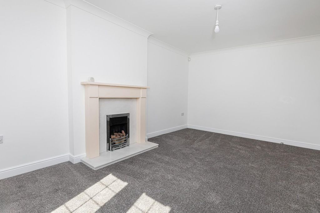 Property photo 3 of 28 Living Room