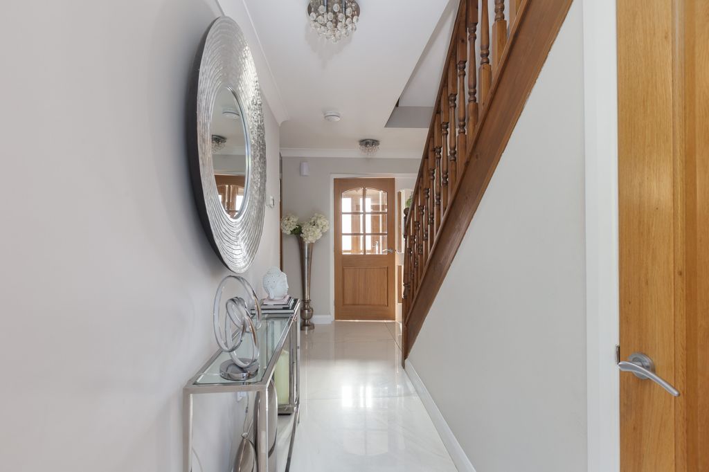 Property photo 2 of 33