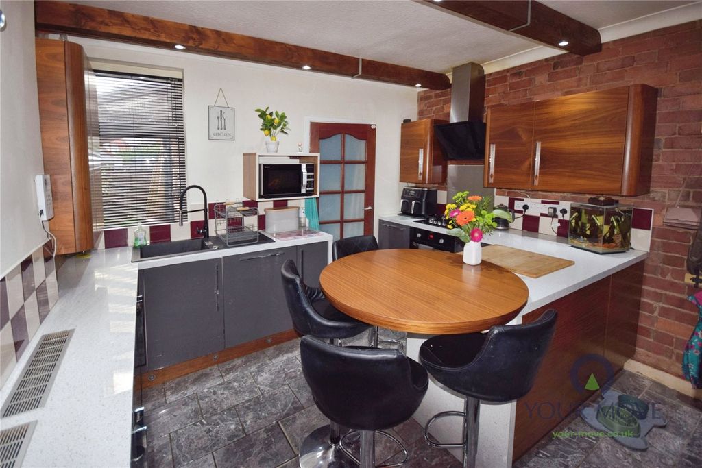 Property photo 3 of 19 Breakfast Kitchen