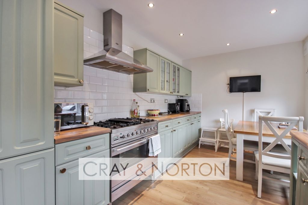 Property photo 2 of 10 Photo 5