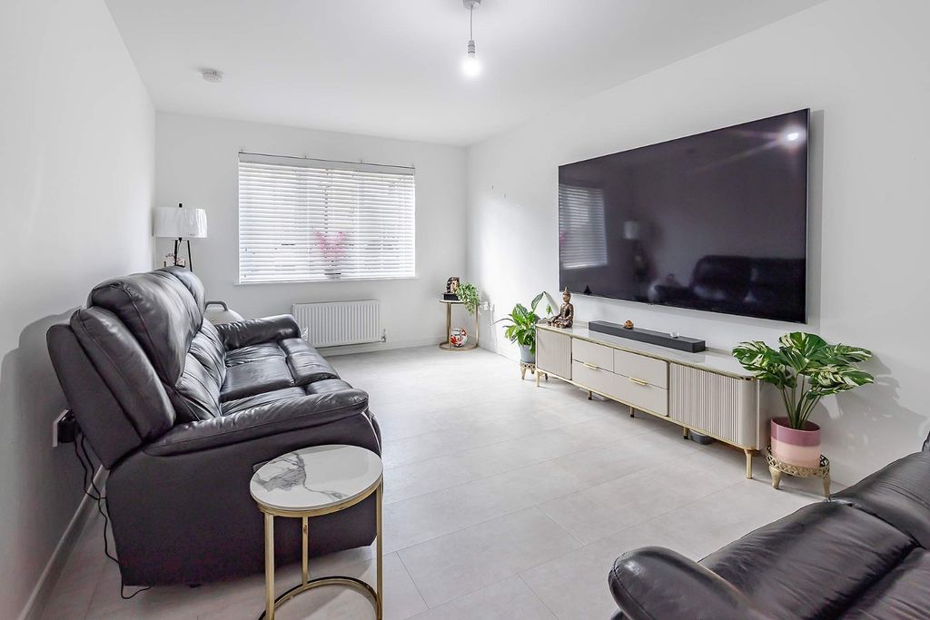 Property photo 2 of 29 4492342