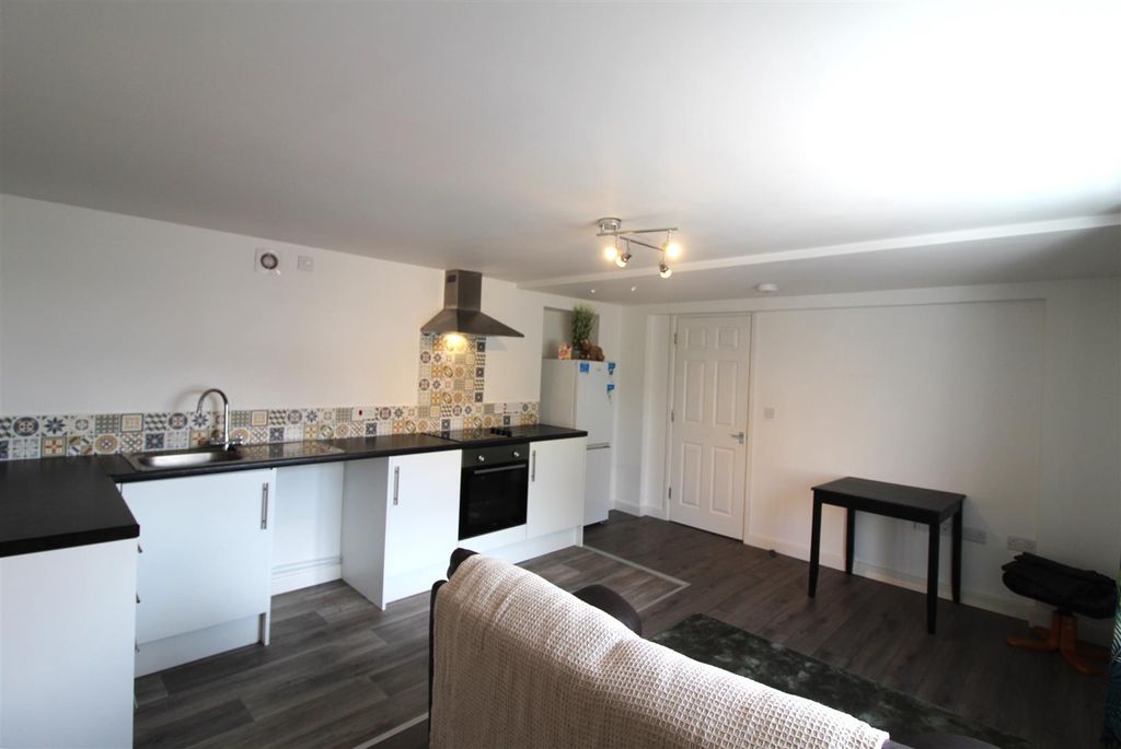 Property photo 2 of 7 Flat 3 26B Living2.Jpg