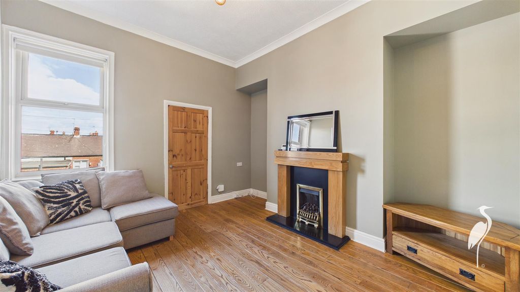 Property photo 2 of 15 Lounge