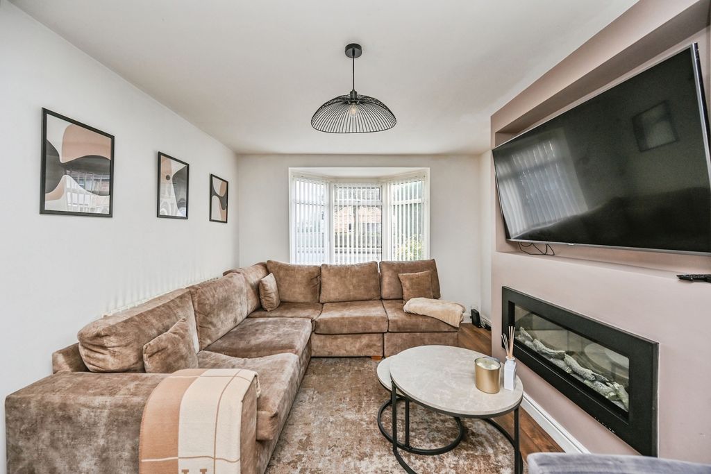 Property photo 3 of 17 Pbox-Img.Jpg