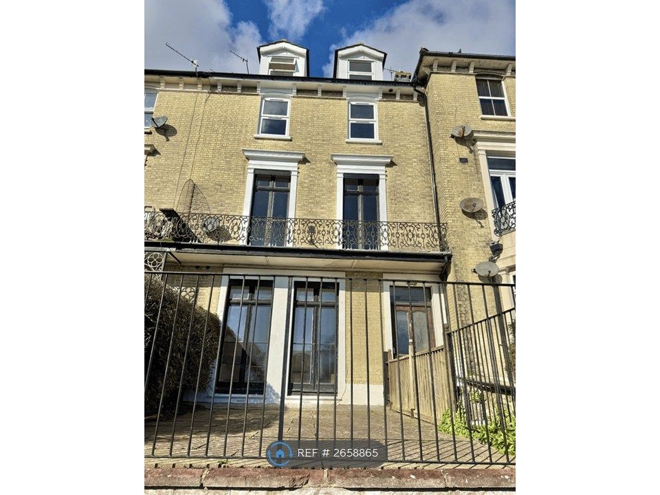 Property photo 1 of 18 House Front