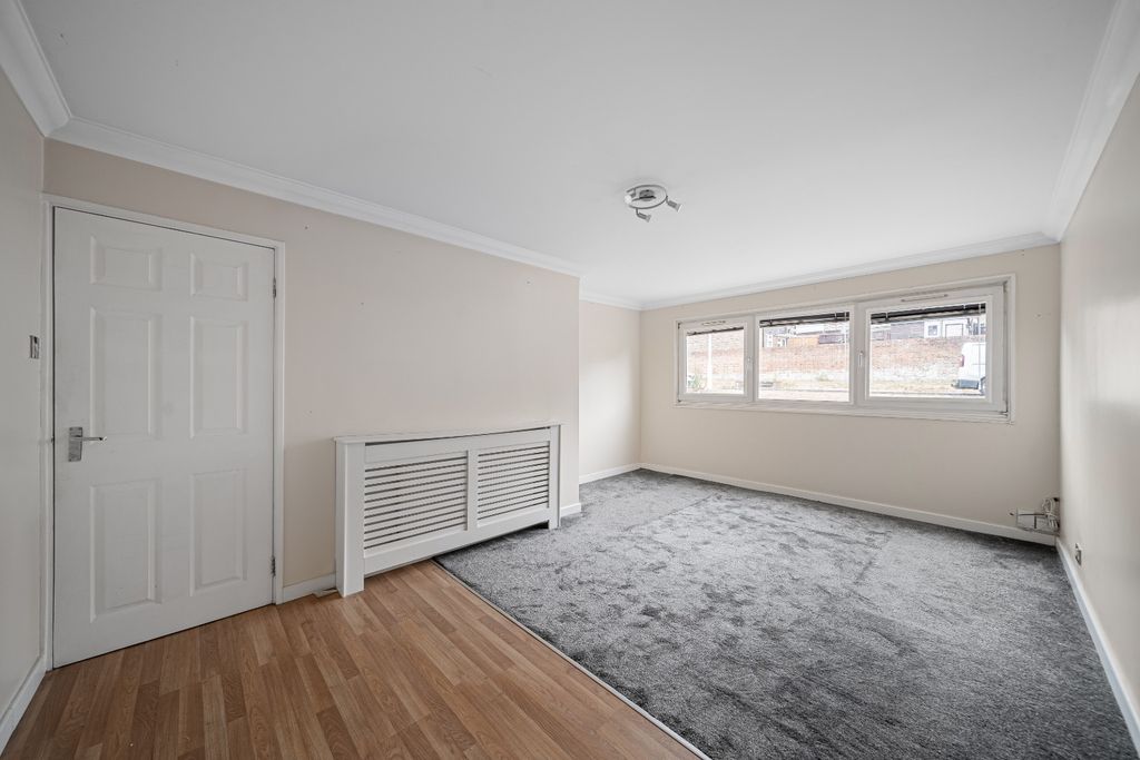 Property photo 3 of 13 5365303