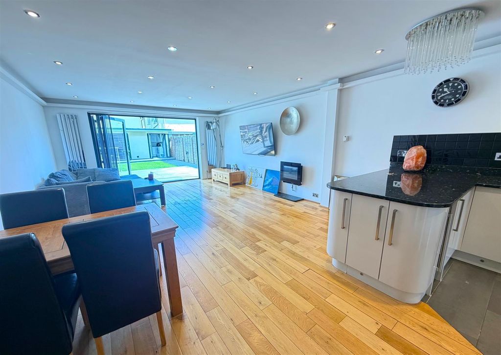 Property photo 3 of 16 Living