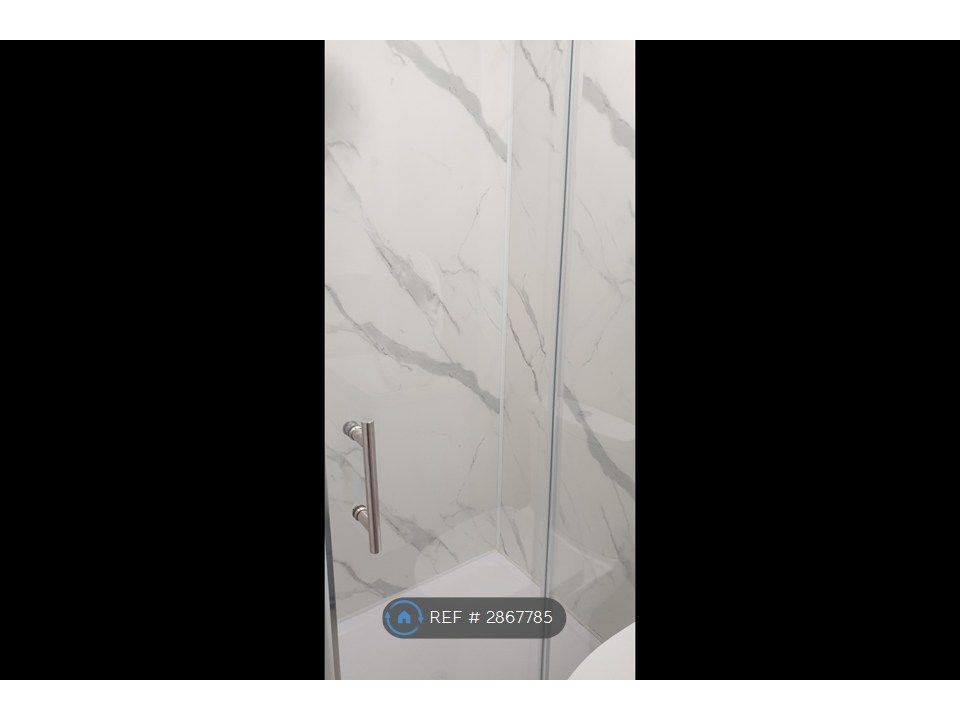 Property photo 3 of 13 Shower Tray Ensuite