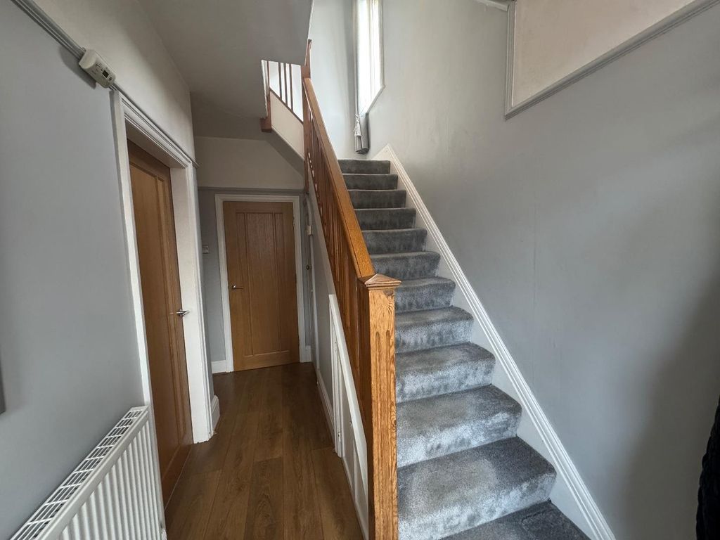 Property photo 2 of 14 Hallway