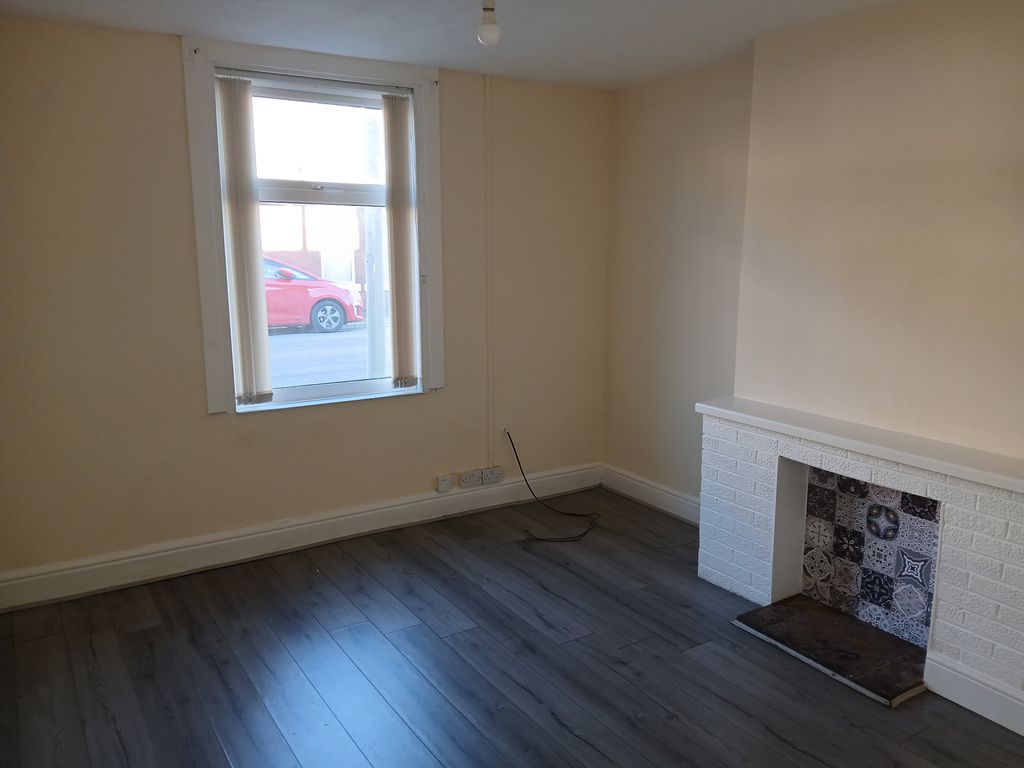 Property photo 2 of 7 Living Room