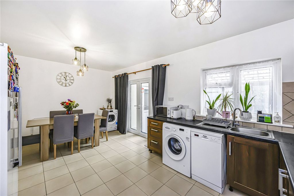 Property photo 3 of 17 Kitchen/Diner