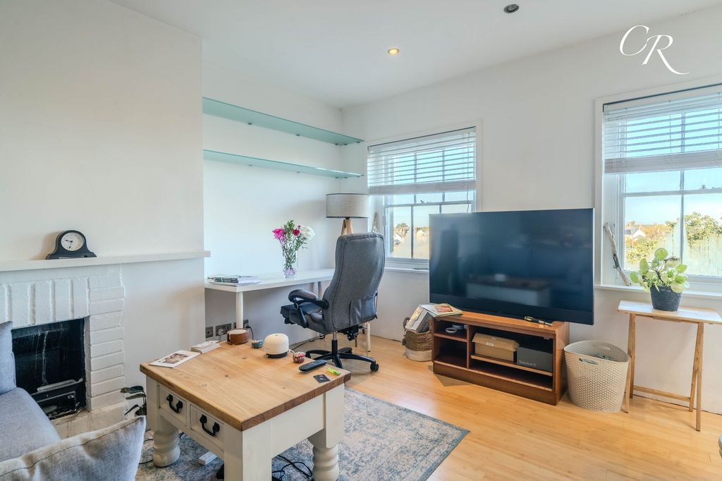 Property photo 2 of 8