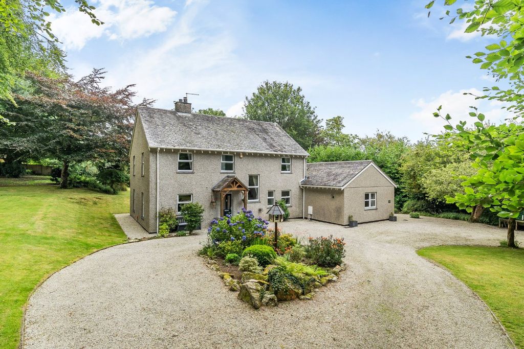 Property photo 1 of 32
