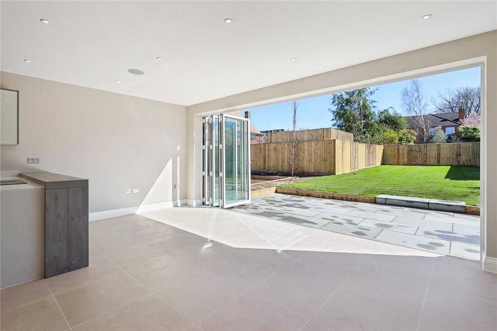 Property photo 2 of 16 Picture No. 34