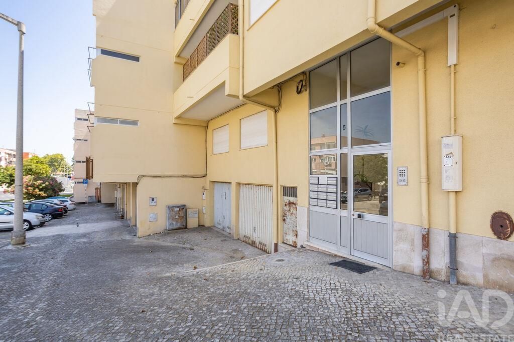 Property photo 3 of 33