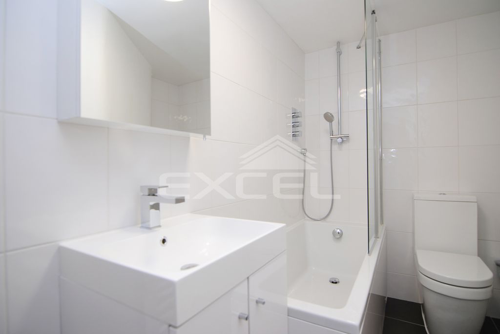 Property photo 3 of 5 Bathroom (2)