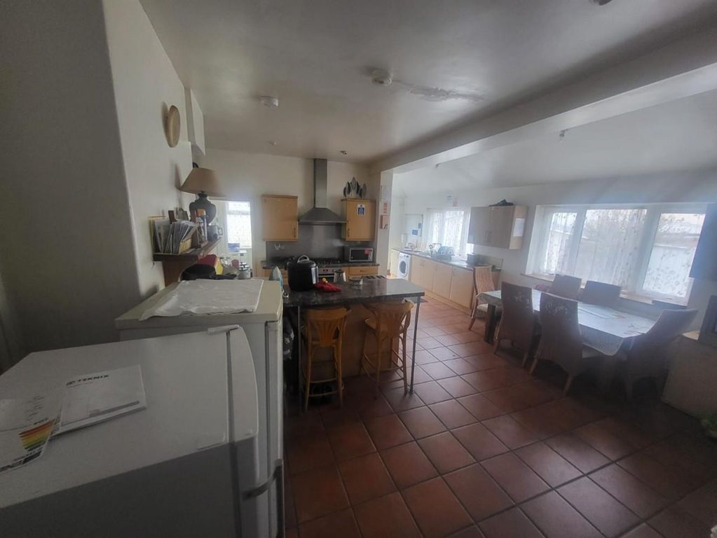 Property photo 3 of 3 6 Minerva Street Kitchen.Jpg