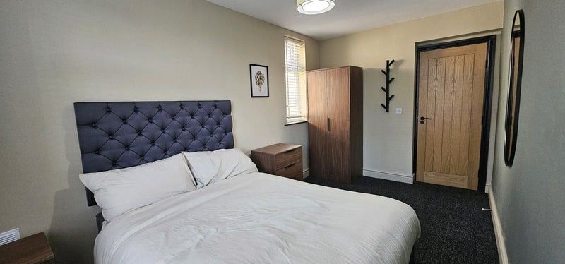 Property photo 1 of 10 A Clean And Well-Kept Double Bedroom Featuring A c...