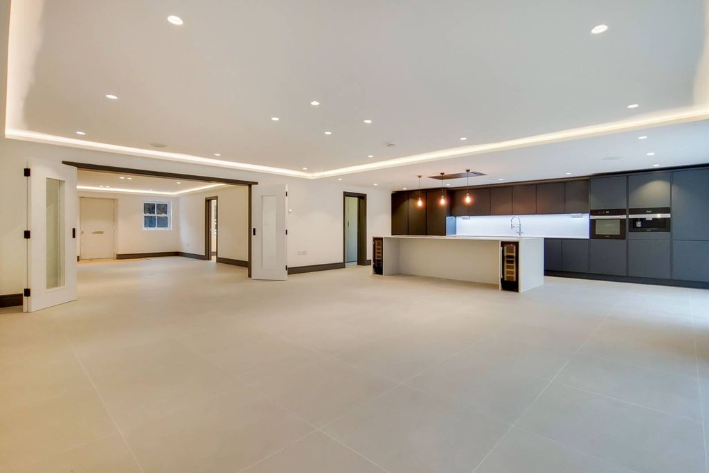 Property photo 1 of 31