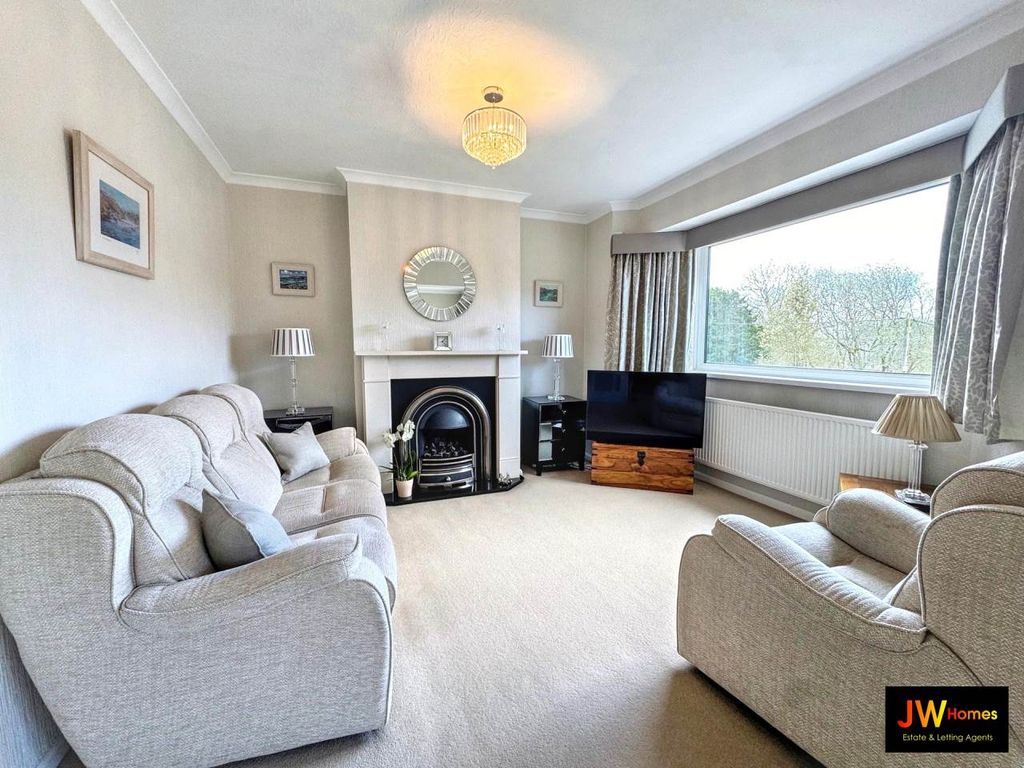 Property photo 3 of 19 Living Room 1 (7)