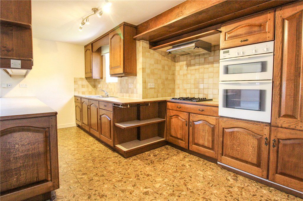 Property photo 2 of 10 Kitchen