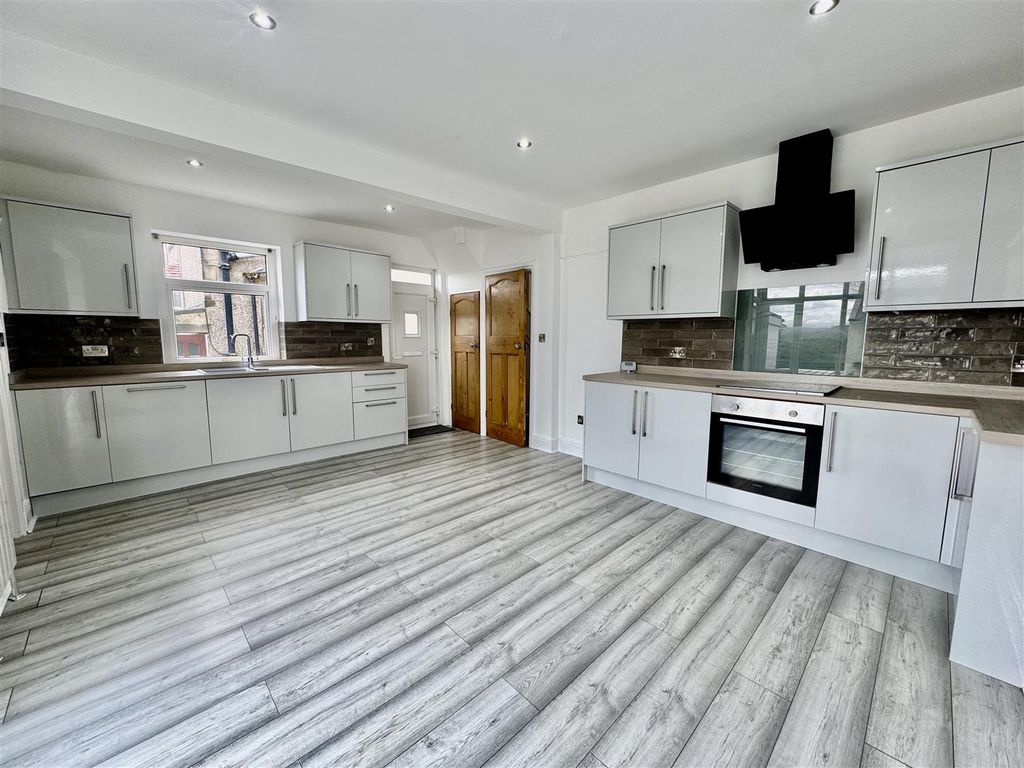 Property photo 2 of 13 Dining Kitchen