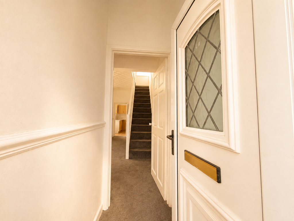 Property photo 2 of 17 Hallway