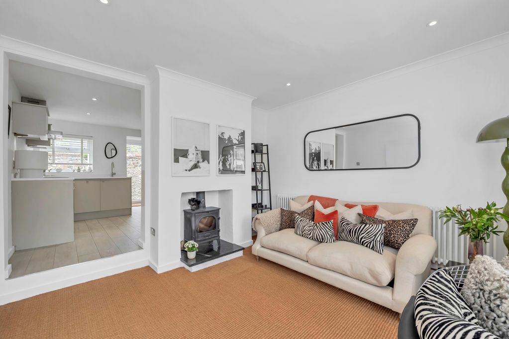 Property photo 1 of 17 Sitting Room