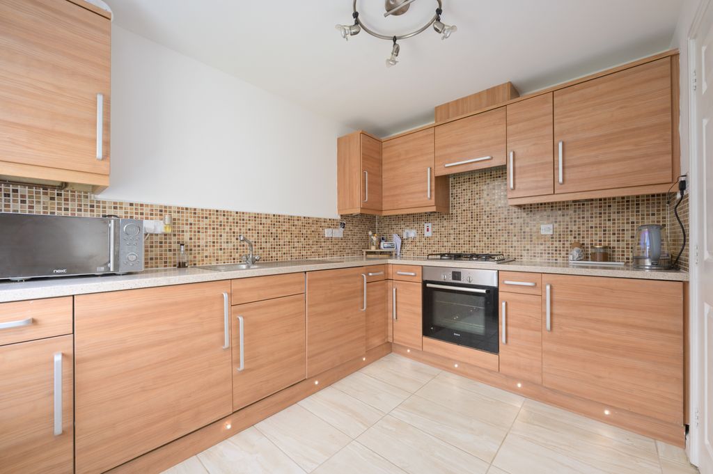 Property photo 2 of 17 02 - 43 Tollbraes Road