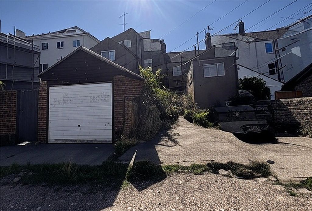 Property photo 2 of 18 Picture No. 21